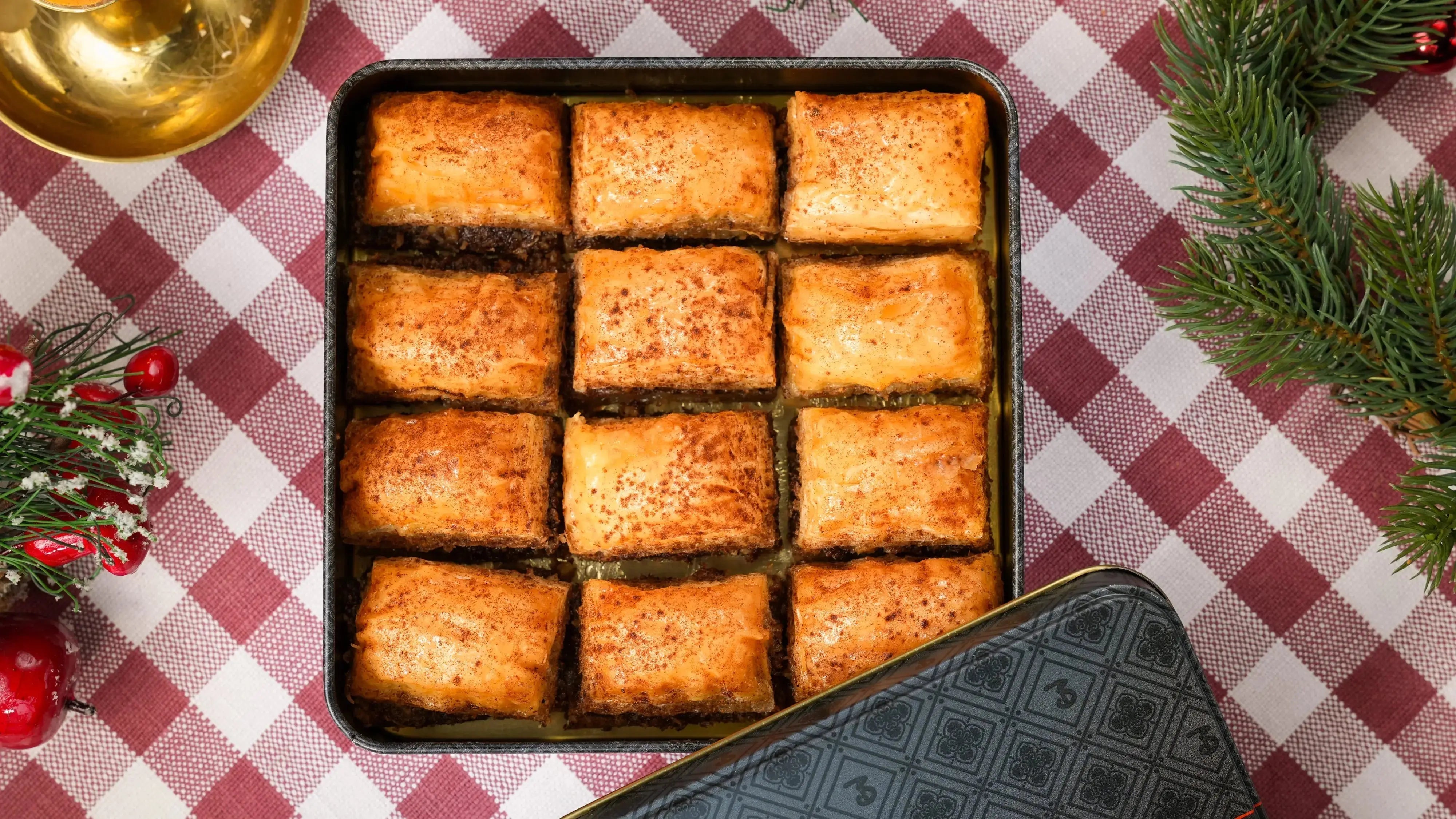 Weihnachts-Baklava-Wenn-türkische-Tradition-auf-deutsche-Weihnacht-trifft back-lava