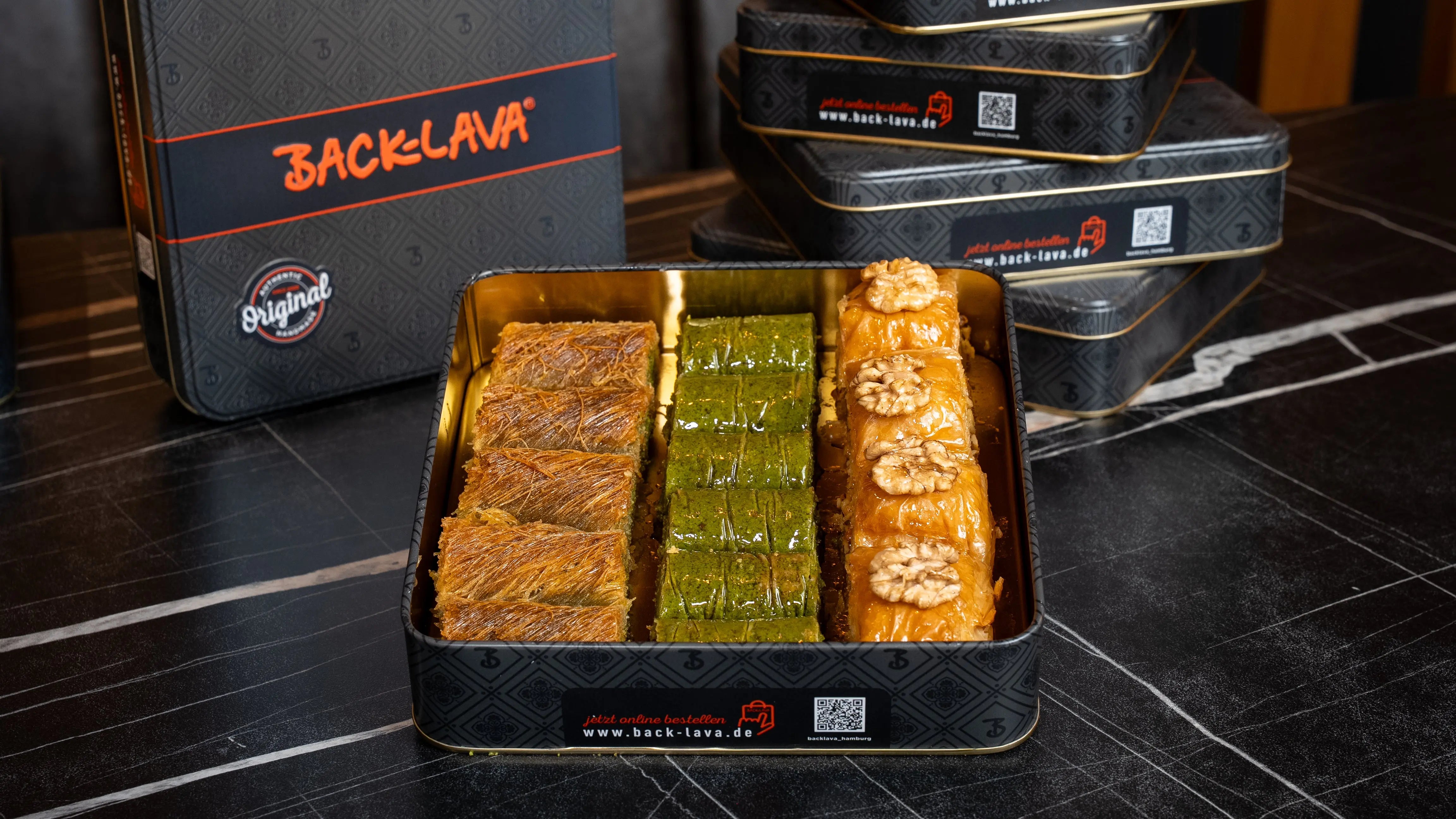 Bestseller Box | Walnuss Baklava, Baklava mit Pistazien, Pistazienrollen