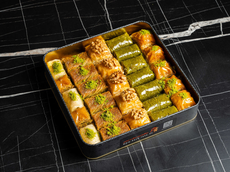 Geschenk Box Premium – Exklusive Auswahl traditioneller Baklava-Spezialitäten