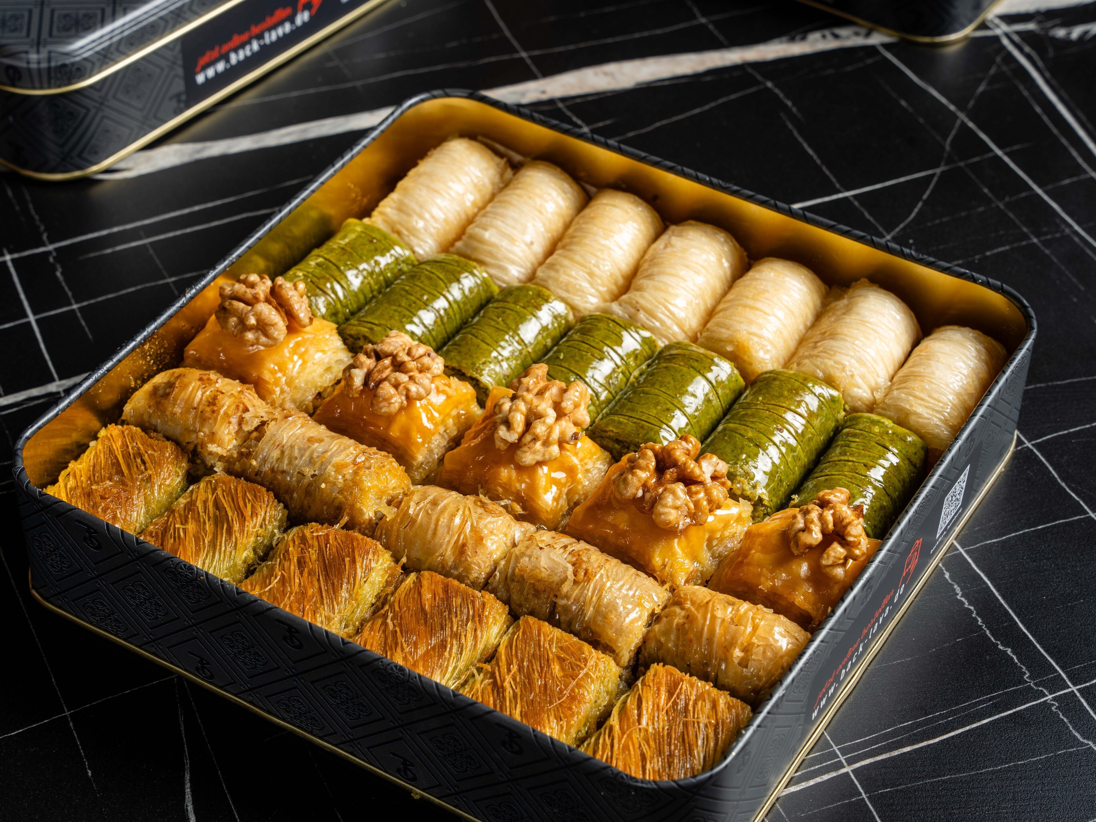Geschenkbox 3 – Exquisite Auswahl traditioneller Baklava-Spezialitäten