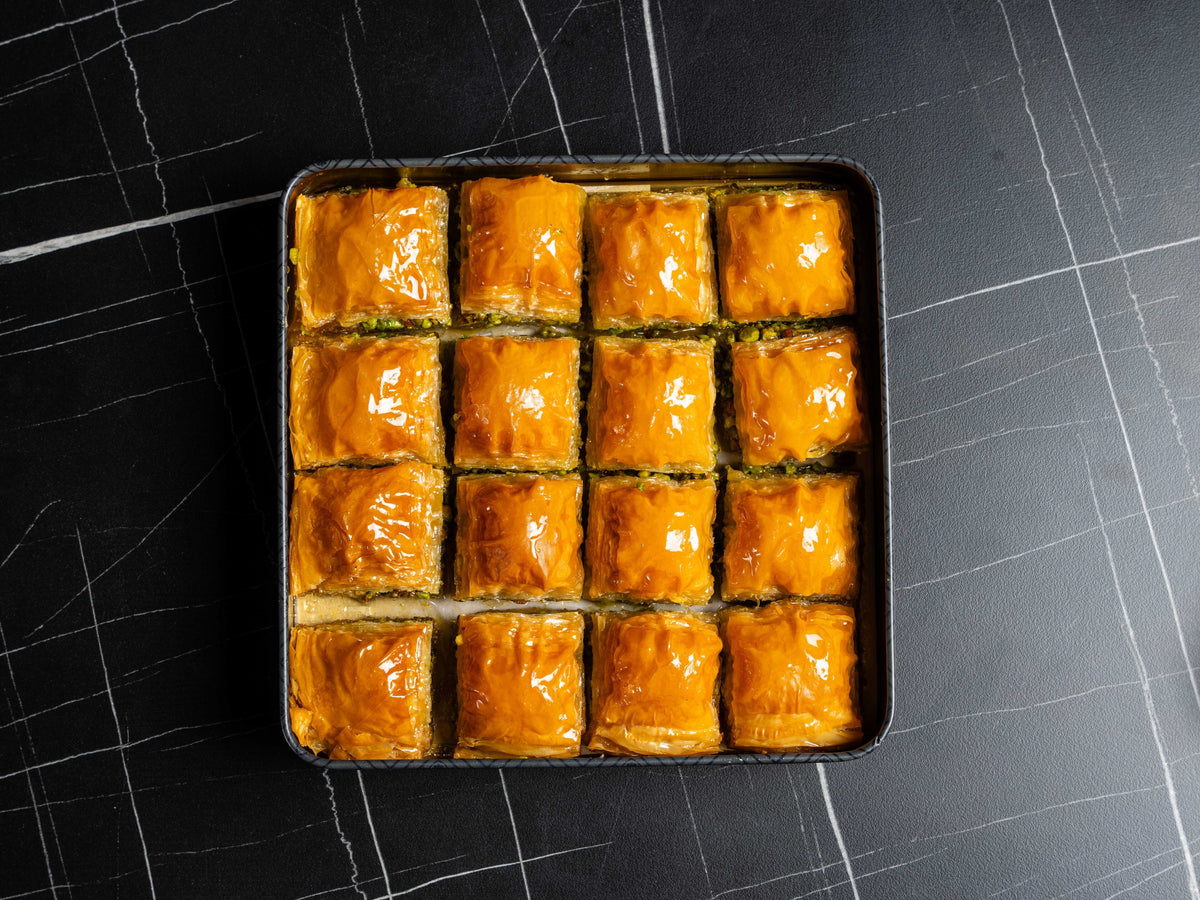 Geschenk Box Gold – Kuru Baklava mit Pistazien