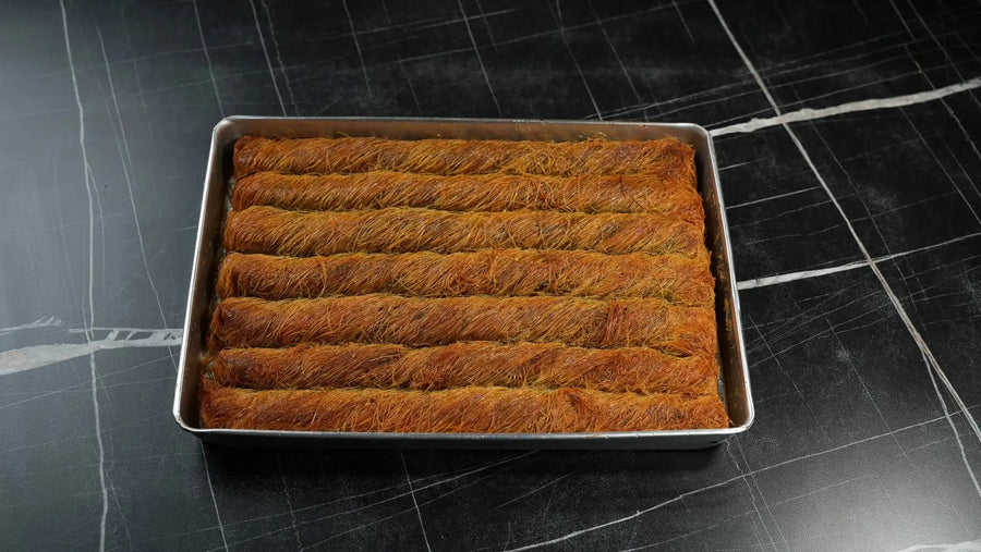 Ausgerolltes Engelshaar (Kadayif) mit Pistazien, Detailaufnahme