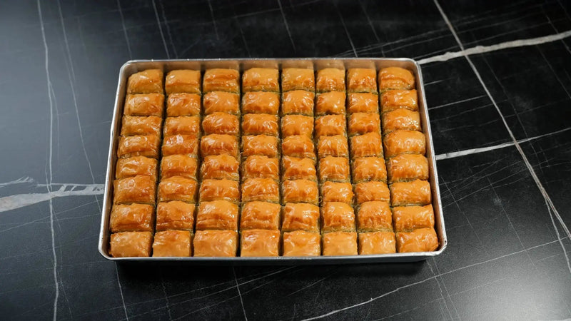 Classic pistachio baklava by Back-Lava – tray approx. 1800 g, baked golden brown with high-quality pistachios