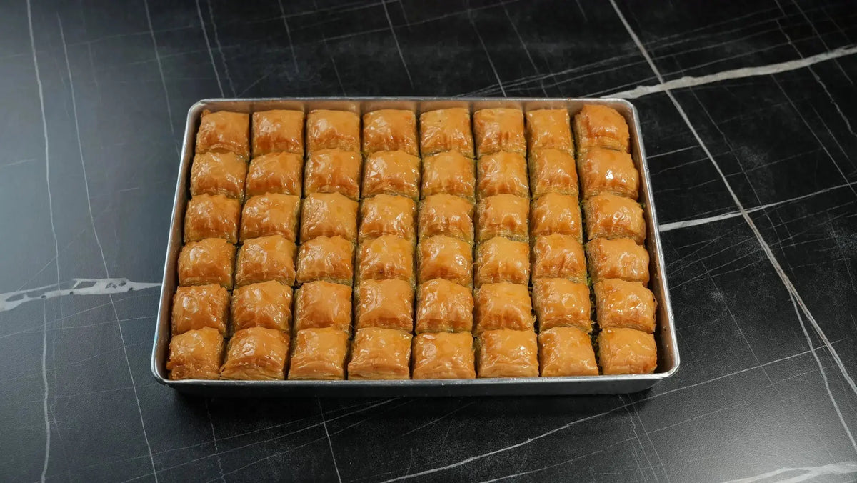Kuru Baklava van Back-Lava – close-up van de krokante textuur en pistachevulling