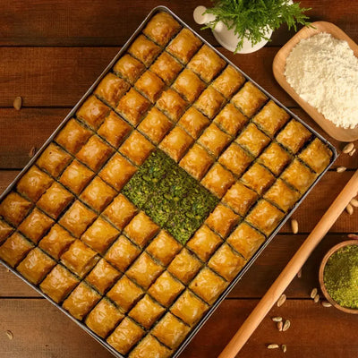 Bakke med pistacier – Tepsi Baklava – ca. 3,5 kg