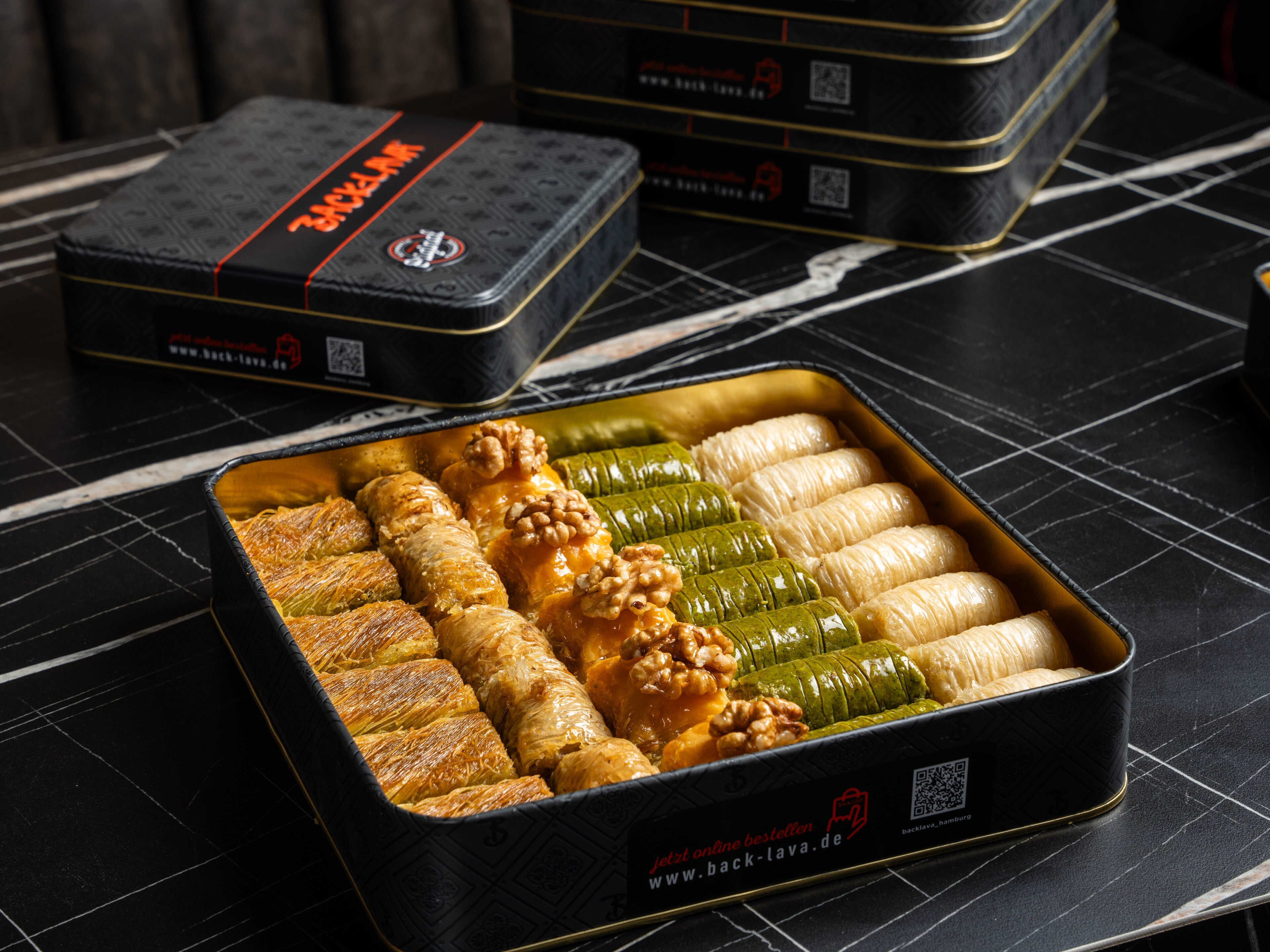 Geschenkbox 3 – Exquisite Auswahl traditioneller Baklava-Spezialitäten 