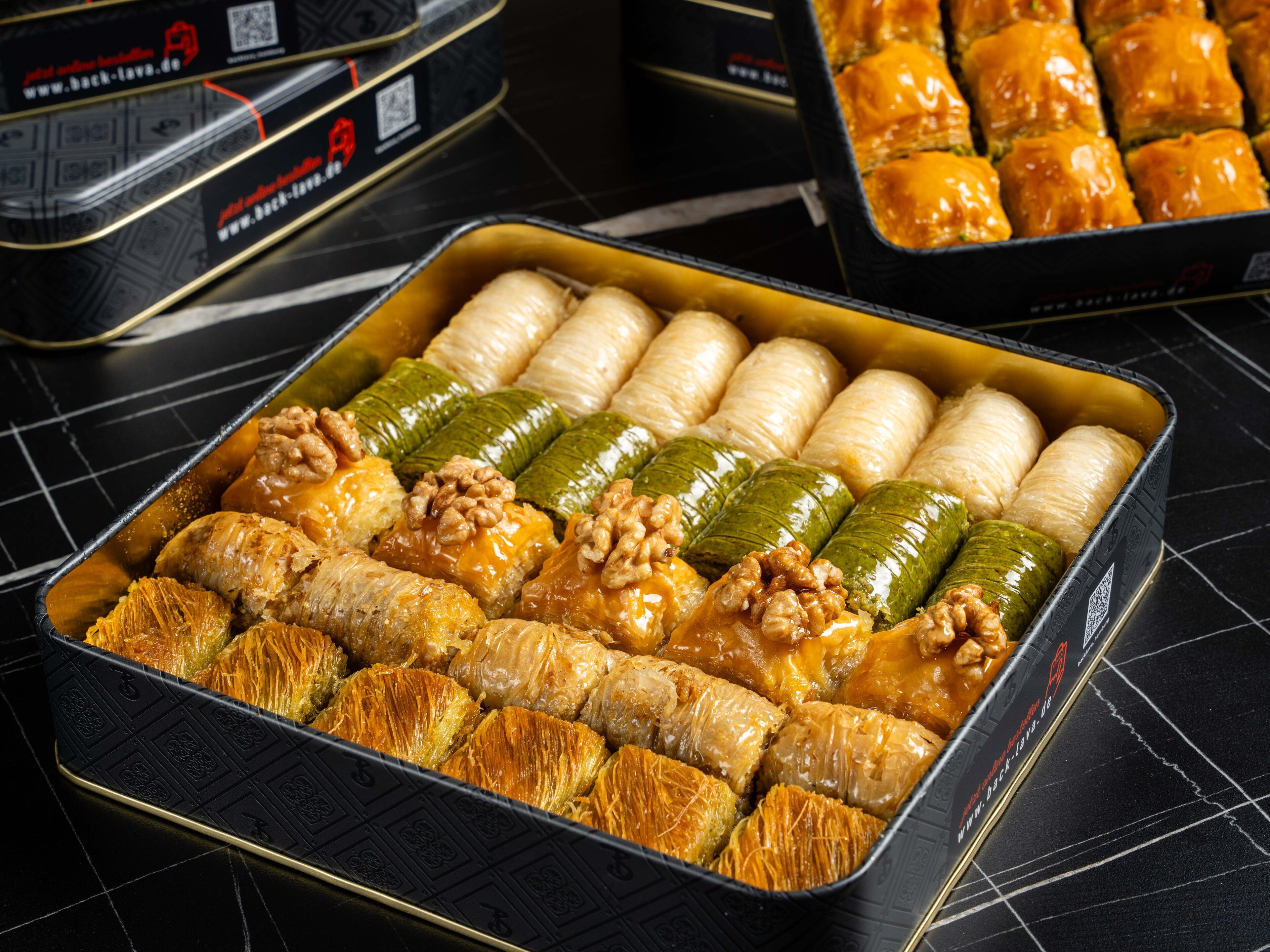 Geschenkbox 3 – Exquisite Auswahl traditioneller Baklava-Spezialitäten 