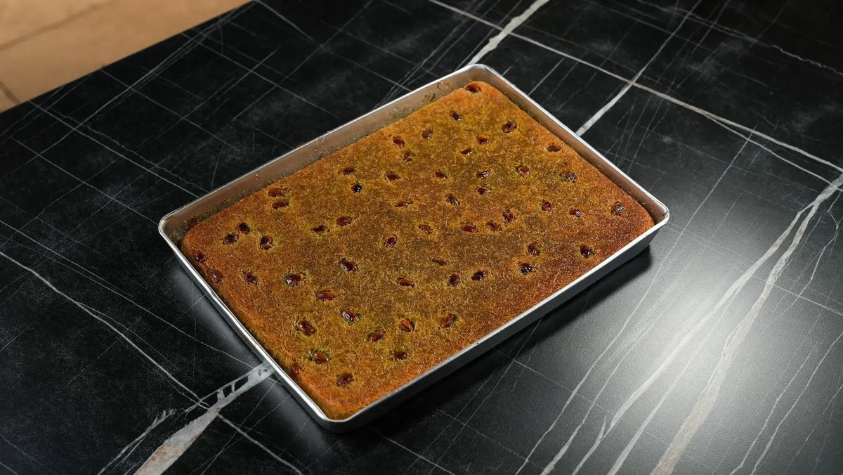 Englehårsbaklava fra Back-Lava – nærbillede af de fine kadayif-tråde og pistaciefyldet