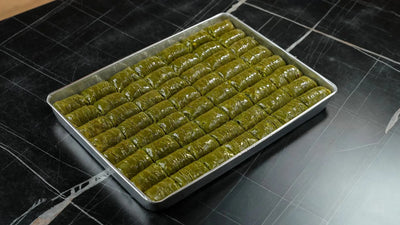 Kleine cadeau-bakplaat Pistachedroom van Back-Lava – Groene Sarma ca. 2150 g, elegant gepresenteerd