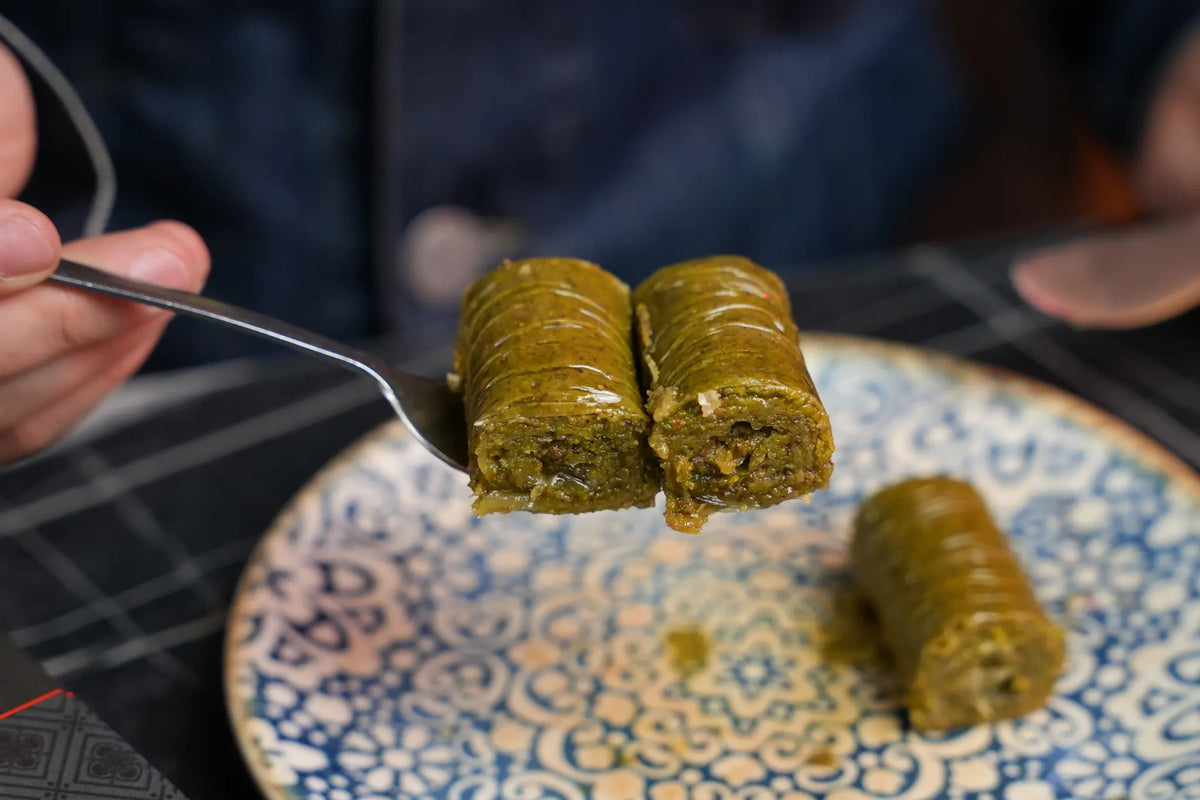 Geschenk Blech Pistazien Traum | Grüne Sarma mit Pistazien – Back-Lava 